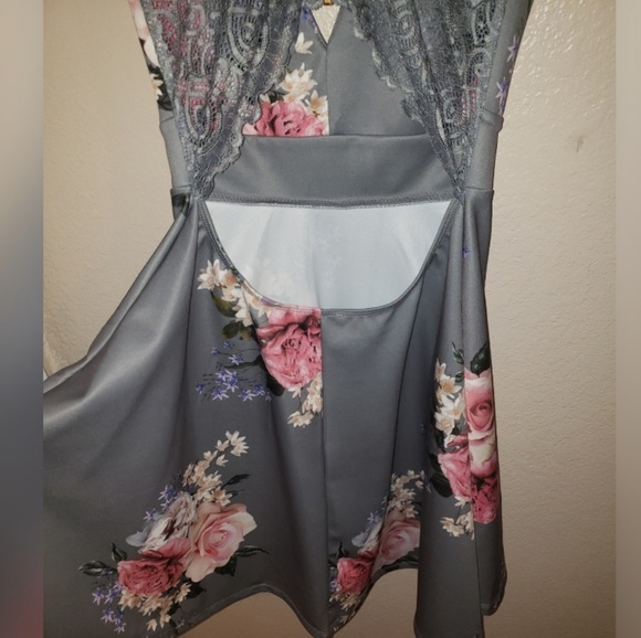 Dress - Picture 7 of 8